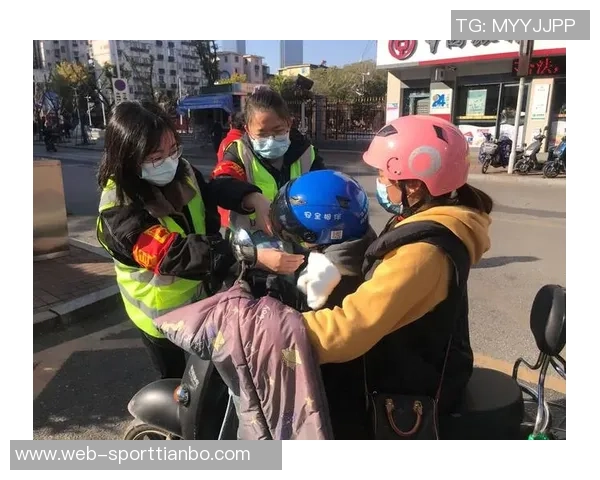 东契奇调侃海斯骑车太危险呼吁大家佩戴头盔安全出行